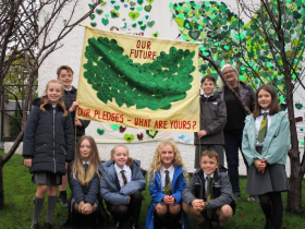 CARMUNNOCK CHURCH MARKS COP26 WITH GREEN HEARTS BANNER